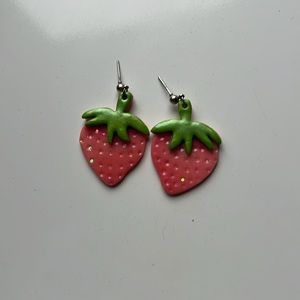 Strawberry earrings 🍓